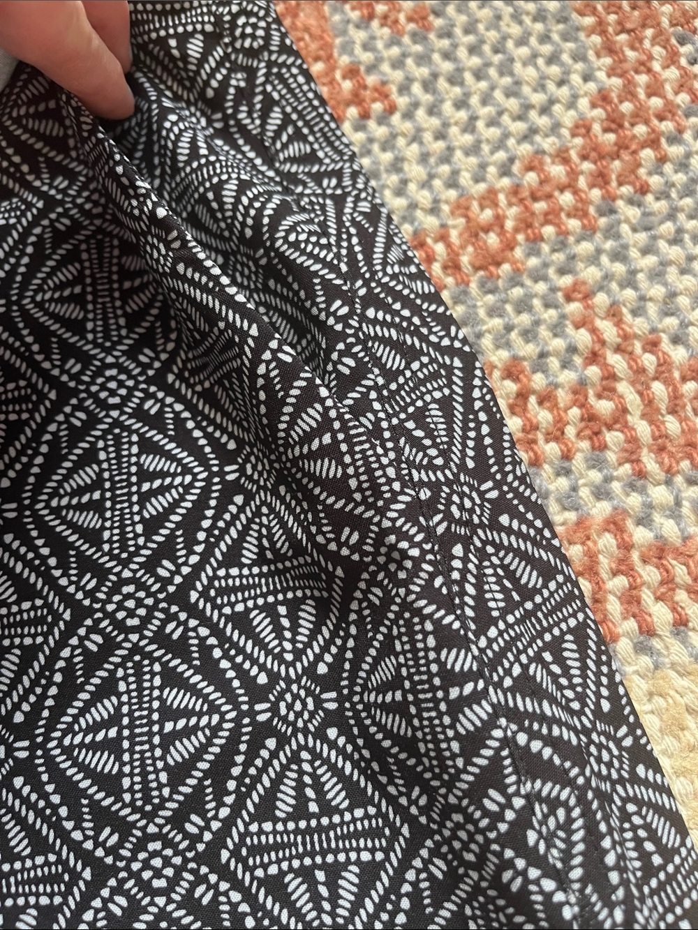 Rip Skirt Hawaii Black and White Pattern Size Small - Picture 4 of 8